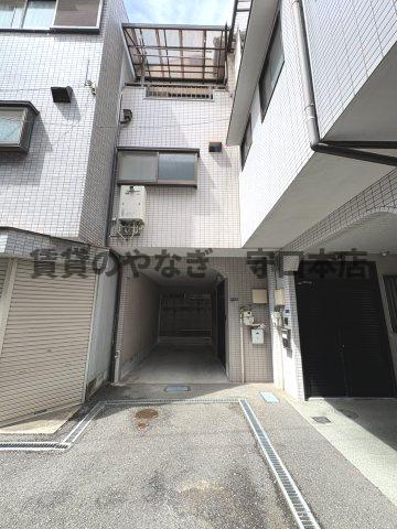 守口駅より徒歩7分 築30年3ヶ月 3階建の賃貸物件