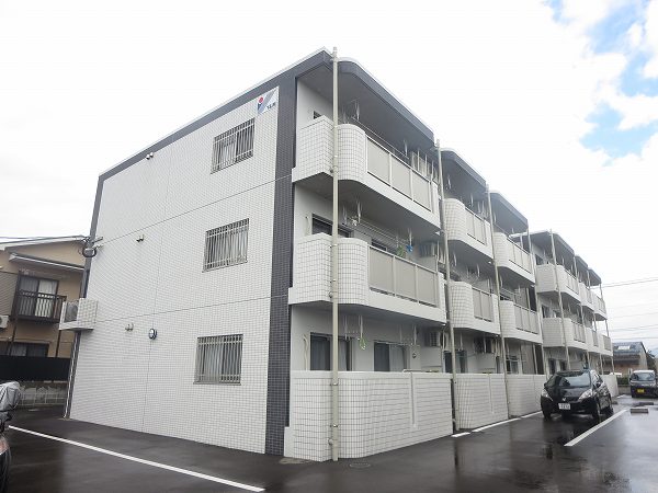 神村学園前駅より徒歩26分 築10年11ヶ月 3階建の賃貸物件