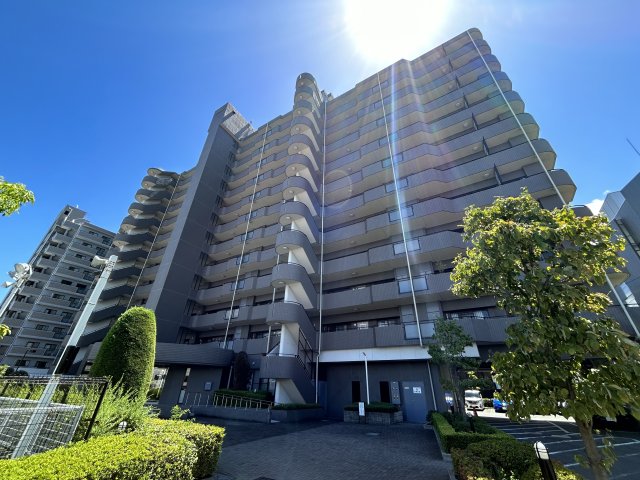 江坂駅より徒歩10分 築28年7ヶ月 12階建の賃貸物件