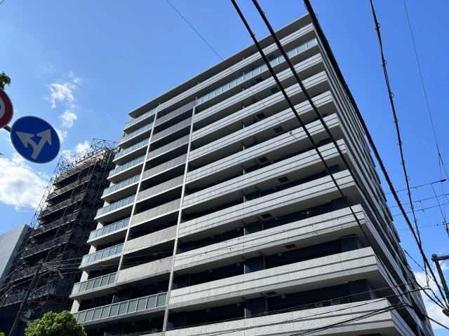 江坂駅より徒歩5分 築13年8ヶ月 13階建の賃貸物件