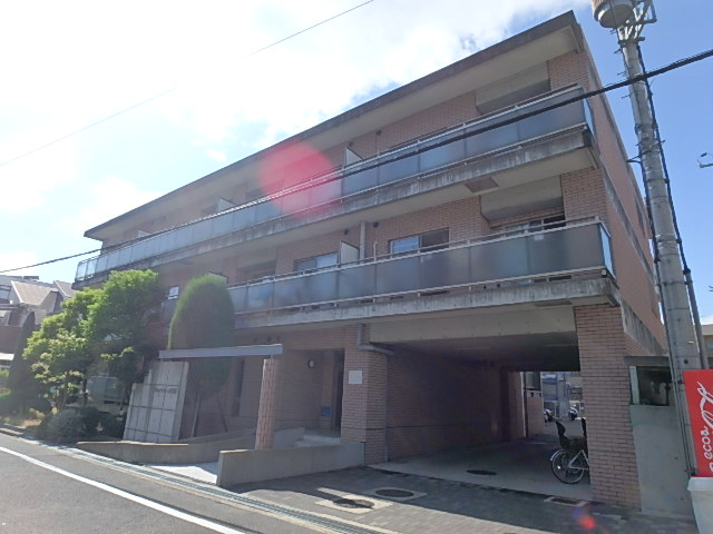 江坂駅より徒歩12分 築27年1ヶ月 3階建の賃貸物件