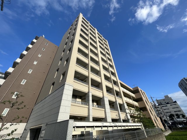 江坂駅より徒歩6分 築22年7ヶ月 11階建の賃貸物件