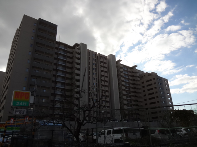 江坂駅より徒歩6分 築19年3ヶ月 15階建の賃貸物件