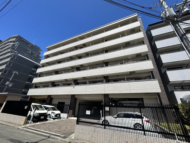 江坂駅より徒歩9分 築17年5ヶ月 6階建の賃貸物件