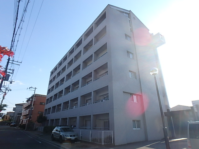 江坂駅より徒歩12分 築24年2ヶ月 6階建の賃貸物件
