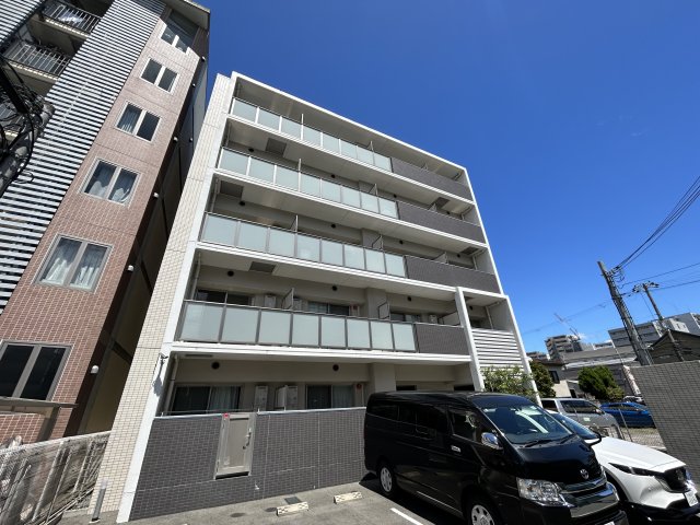 江坂駅より徒歩8分 築11年4ヶ月 5階建の賃貸物件