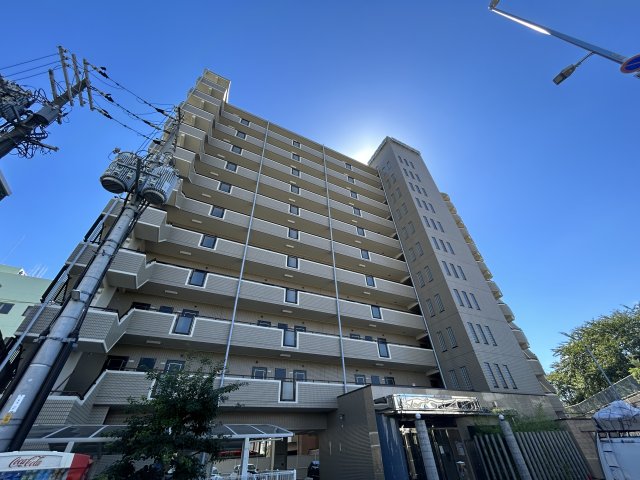 江坂駅より徒歩6分 築20年7ヶ月 11階建の賃貸物件