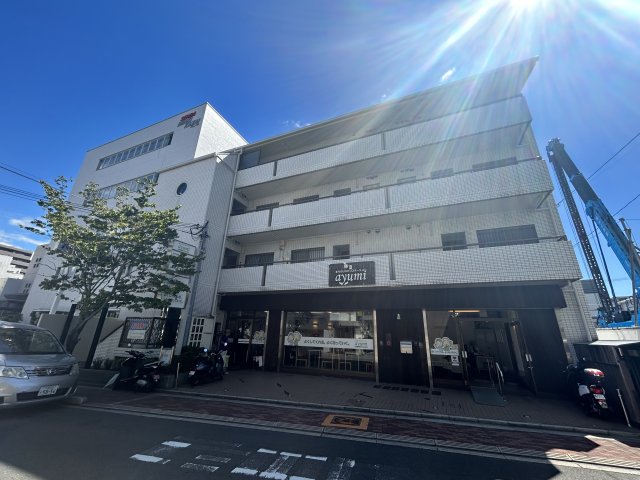 江坂駅より徒歩12分 築36年 4階建の賃貸物件
