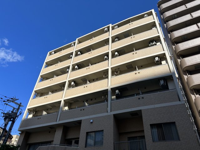 江坂駅より徒歩4分 築23年8ヶ月 7階建の賃貸物件