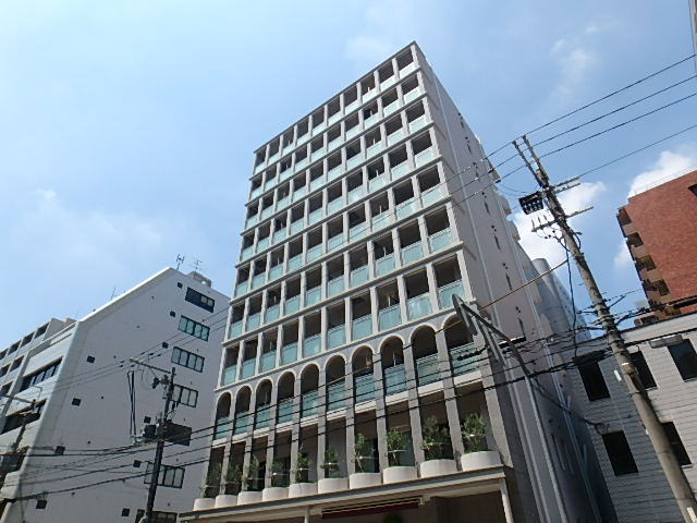 江坂駅より徒歩4分 築8年8ヶ月 10階建の賃貸物件