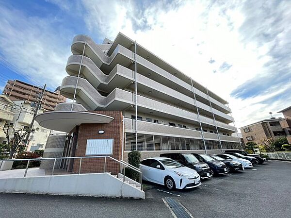 緑地公園駅より徒歩8分 築28年8ヶ月 4階建の賃貸物件