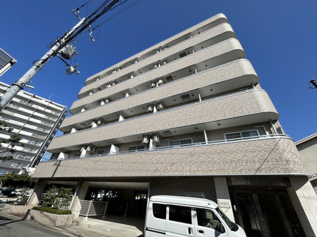 江坂駅より徒歩10分 築19年8ヶ月 6階建の賃貸物件