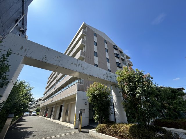 江坂駅より徒歩10分 築28年8ヶ月 6階建の賃貸物件