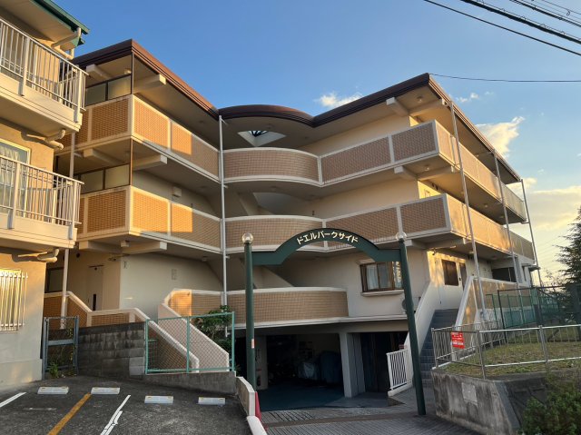 緑地公園駅より徒歩3分 築36年 3階建の賃貸物件