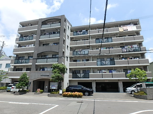 江坂駅より徒歩12分 築27年7ヶ月 6階建の賃貸物件
