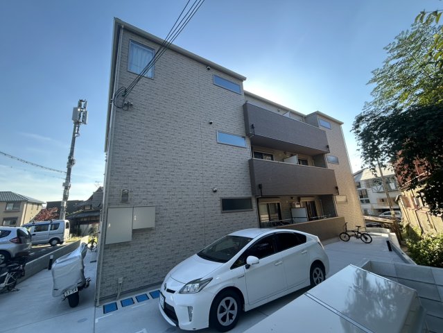 緑地公園駅より徒歩15分 築1年1ヶ月 3階建の賃貸物件
