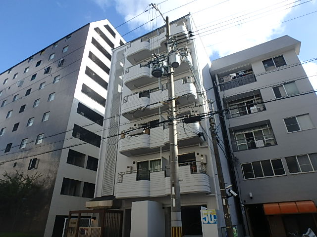 江坂駅より徒歩5分 築40年10ヶ月 6階建の賃貸物件