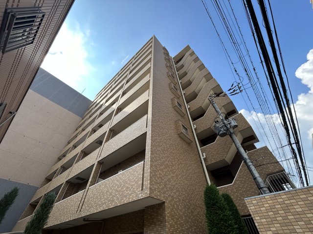 江坂駅より徒歩7分 築14年4ヶ月 10階建の賃貸物件