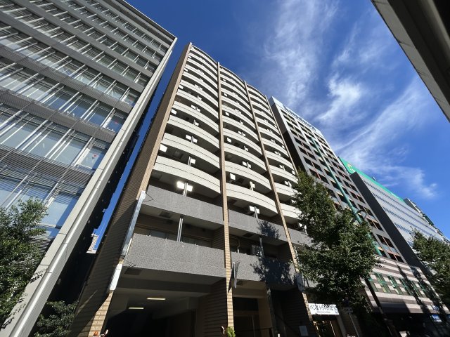 江坂駅より徒歩3分 築19年3ヶ月 15階建の賃貸物件