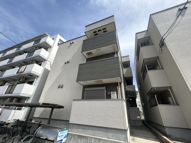 東淀川駅より徒歩6分 築5年11ヶ月 3階建の賃貸物件