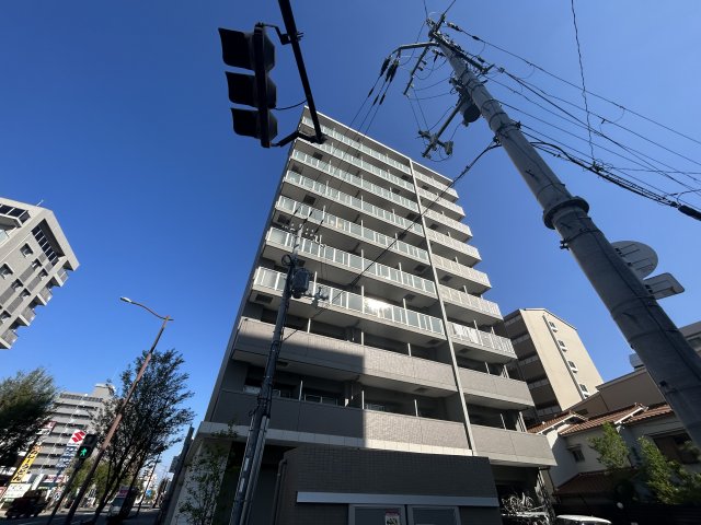 江坂駅より徒歩12分 築6年7ヶ月 10階建の賃貸物件