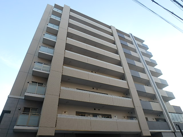 江坂駅より徒歩9分 築10年10ヶ月 9階建の賃貸物件