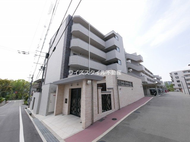 北千里駅より徒歩15分 築9年3ヶ月 5階建の賃貸物件