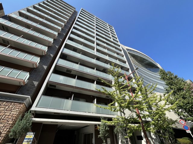 江坂駅より徒歩3分 築10年8ヶ月 15階建の賃貸物件