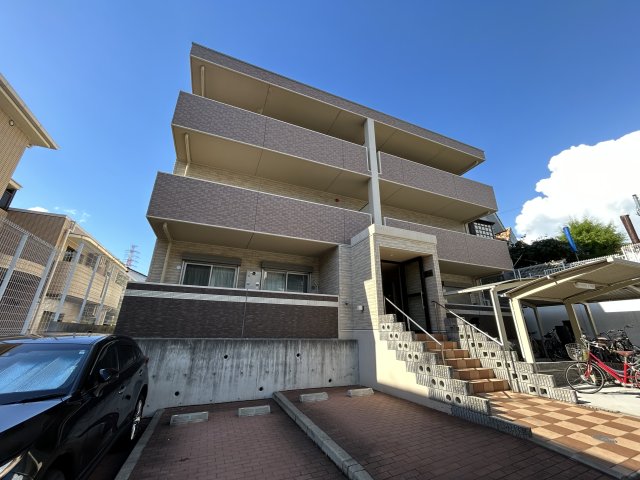 緑地公園駅より徒歩8分 築11年4ヶ月 3階建の賃貸物件
