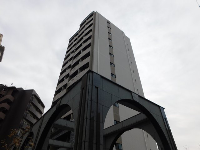 崇禅寺駅より徒歩1分 築4年3ヶ月 13階建の賃貸物件
