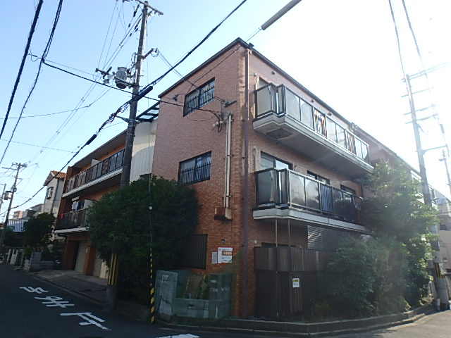 江坂駅より徒歩14分 築35年6ヶ月 3階建の賃貸物件