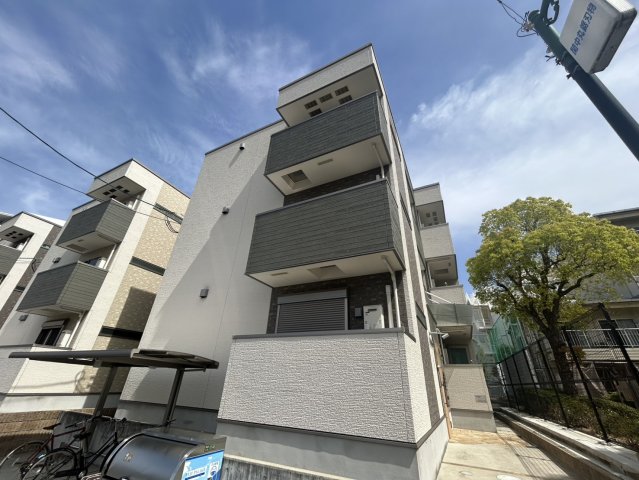 東淀川駅より徒歩6分 築5年11ヶ月 3階建の賃貸物件