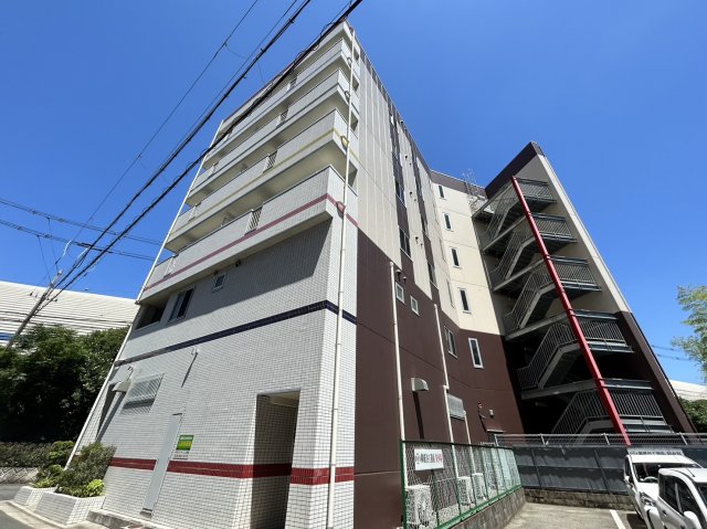 江坂駅より徒歩10分 築12年4ヶ月 6階建の賃貸物件
