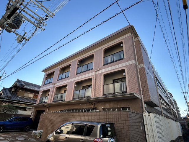 江坂駅より徒歩12分 築31年3ヶ月 3階建の賃貸物件