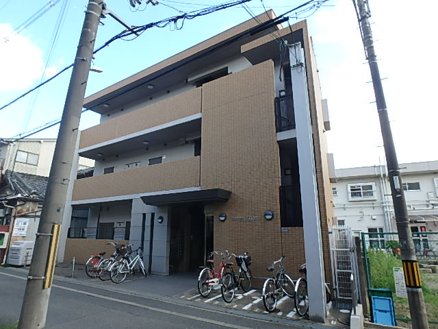 吹田駅より徒歩3分 築22年3ヶ月 3階建の賃貸物件