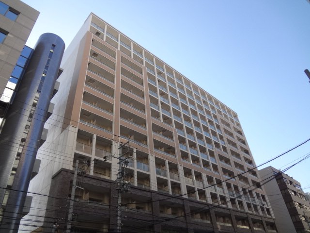 江坂駅より徒歩3分 築15年9ヶ月 13階建の賃貸物件