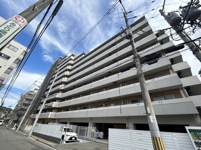 江坂駅より徒歩9分 築17年 12階建の賃貸物件