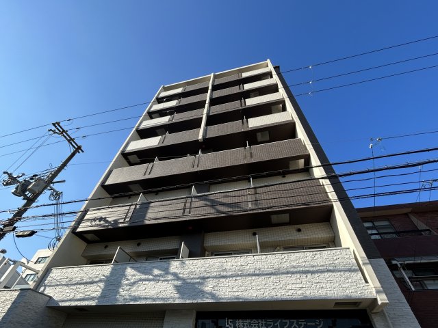 江坂駅より徒歩15分 築12年4ヶ月 8階建の賃貸物件