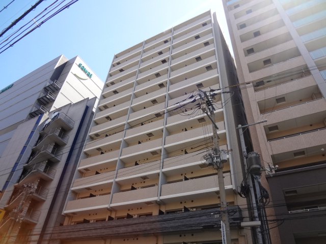 江坂駅より徒歩5分 築10年10ヶ月 14階建の賃貸物件