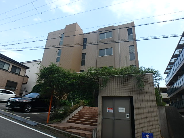 江坂駅より徒歩20分 築15年5ヶ月 4階建の賃貸物件