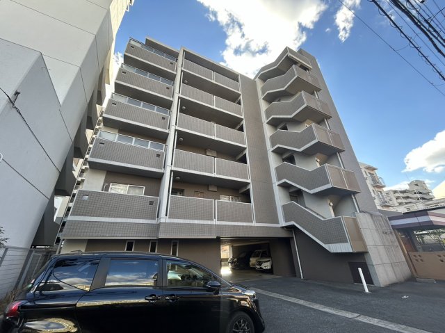 吹田駅より徒歩15分 築24年4ヶ月 6階建の賃貸物件