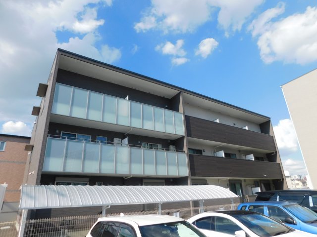江坂駅より徒歩10分 築6年6ヶ月 3階建の賃貸物件