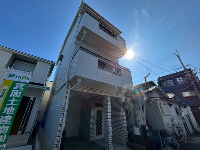 寝屋川市駅より徒歩25分 築35年4ヶ月 3階建の賃貸物件