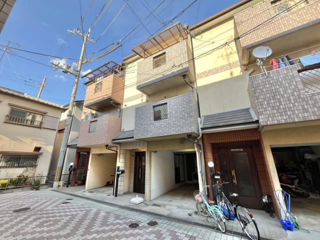 寝屋川市駅より徒歩32分 築28年5ヶ月 3階建の賃貸物件
