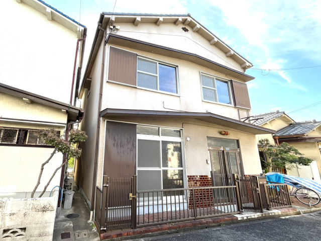 寝屋川市駅より徒歩10分 築47年2ヶ月 2階建の賃貸物件