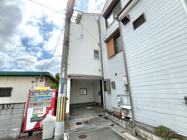 萱島駅より徒歩23分 築33年2ヶ月 3階建の賃貸物件